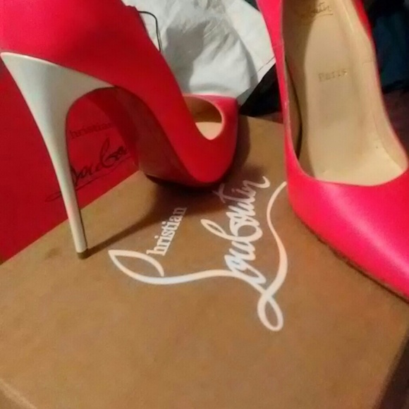 Christian Louboutin - Picture 5 of 8
